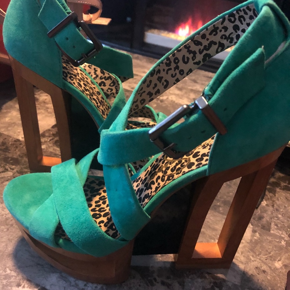 Jessica Simpson Wedges